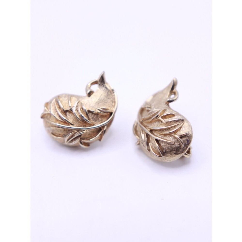 Sarah Coventry Sea Whispers gold-tone leaf clip-on earrings